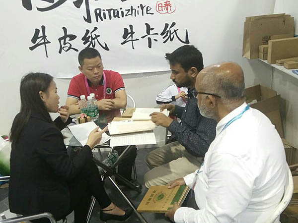 會展與客戶洽談